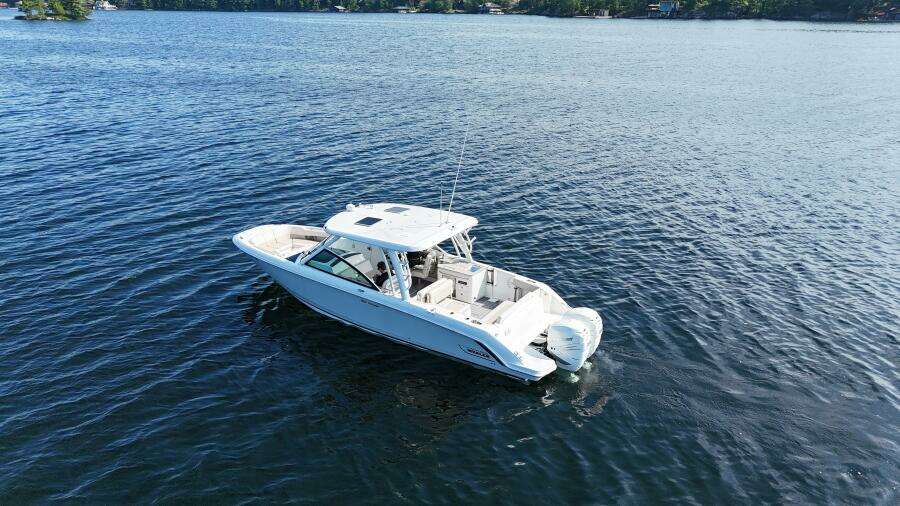 32ft Boston Whaler Yacht For Sale