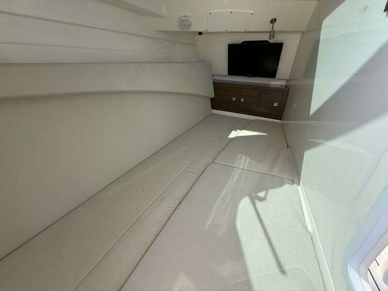 32ft Boston Whaler Yacht For Sale