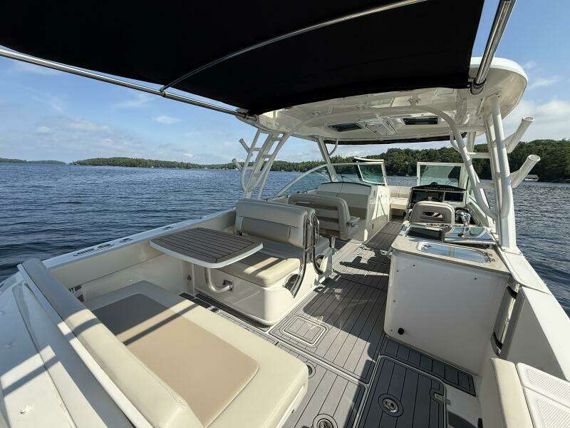 32ft Boston Whaler Yacht For Sale
