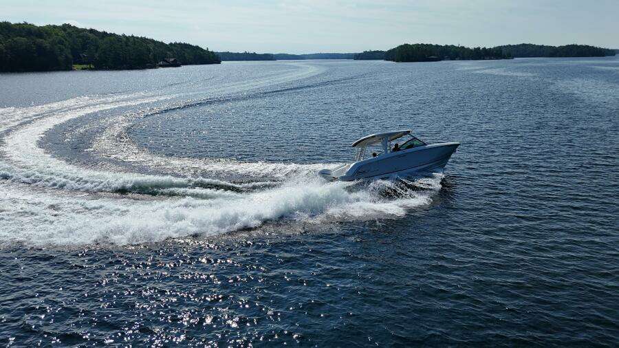 32ft Boston Whaler Yacht For Sale