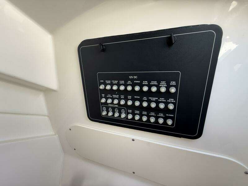 32ft Boston Whaler Yacht For Sale