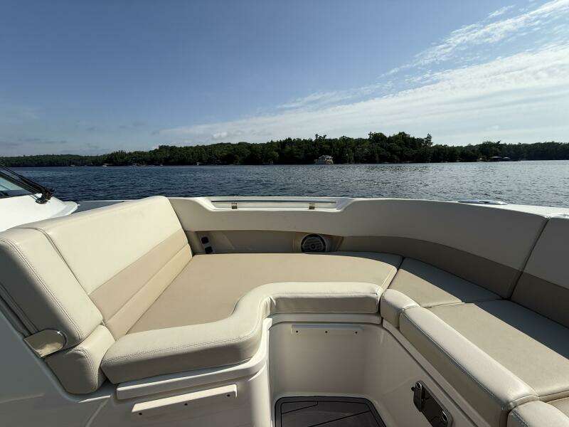 32ft Boston Whaler Yacht For Sale