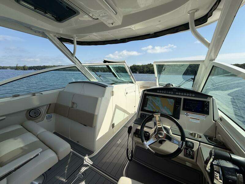 32ft Boston Whaler Yacht For Sale