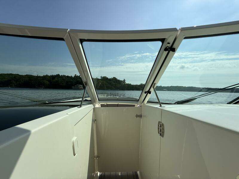 32ft Boston Whaler Yacht For Sale