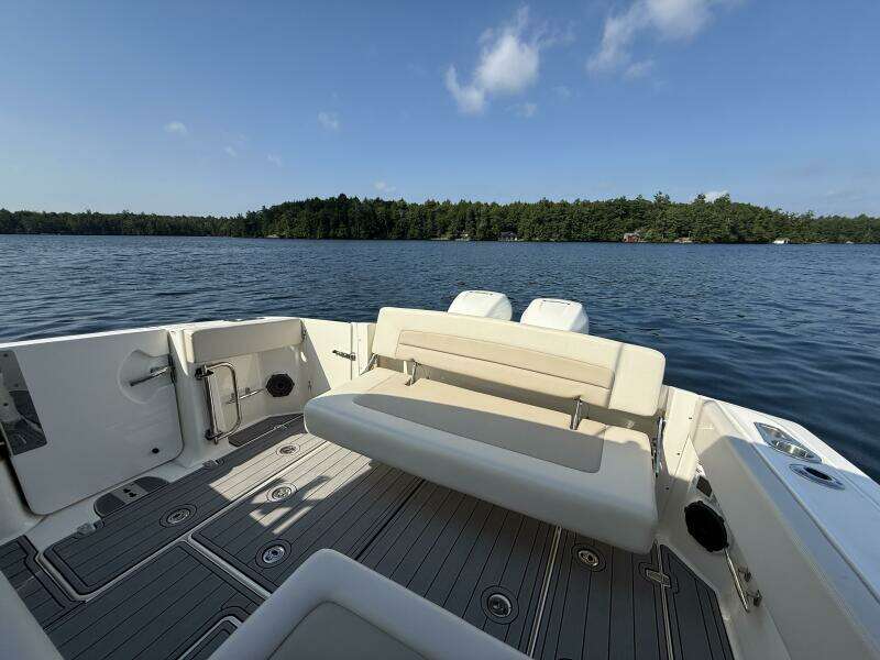 32ft Boston Whaler Yacht For Sale
