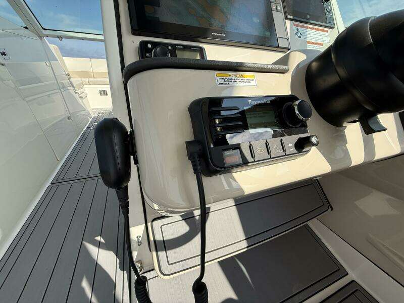 32ft Boston Whaler Yacht For Sale