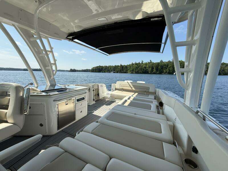 32ft Boston Whaler Yacht For Sale