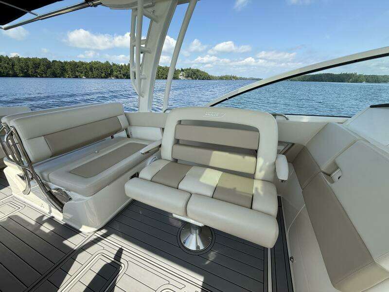 32ft Boston Whaler Yacht For Sale