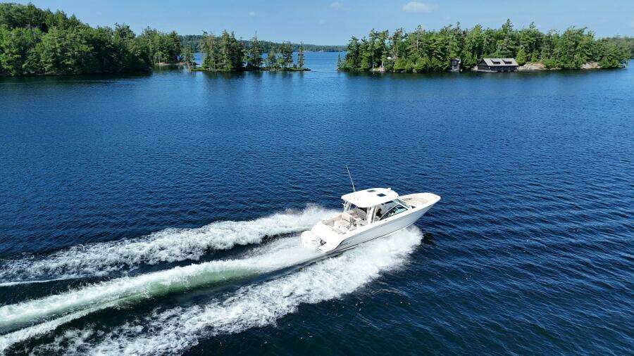 32ft Boston Whaler Yacht For Sale