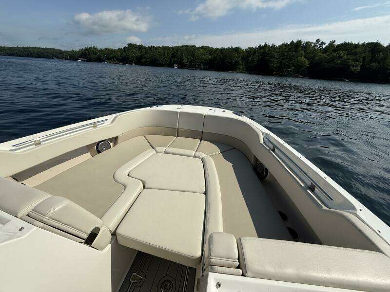 32ft Boston Whaler Yacht For Sale
