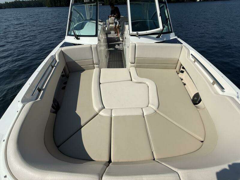 32ft Boston Whaler Yacht For Sale