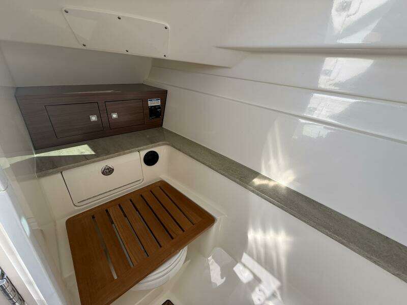 32ft Boston Whaler Yacht For Sale