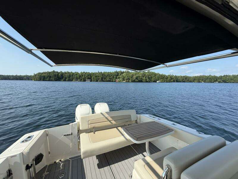 32ft Boston Whaler Yacht For Sale