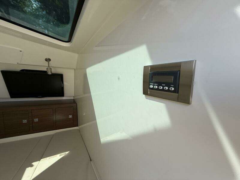 32ft Boston Whaler Yacht For Sale