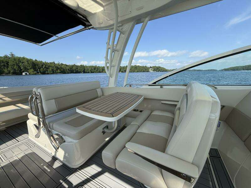 32ft Boston Whaler Yacht For Sale