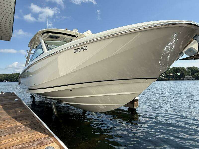 32ft Boston Whaler Yacht For Sale