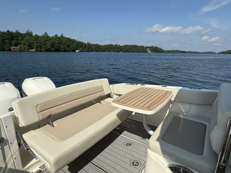 32ft Boston Whaler Yacht For Sale