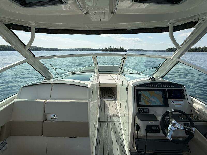 32ft Boston Whaler Yacht For Sale