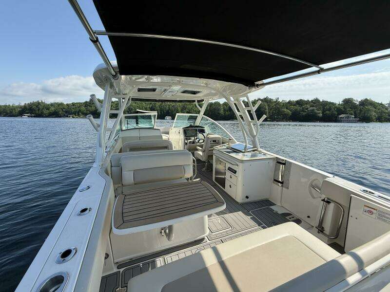 32ft Boston Whaler Yacht For Sale