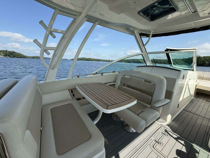 32ft Boston Whaler Yacht For Sale