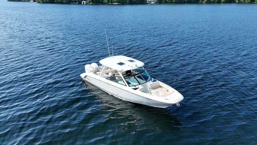 32ft Boston Whaler Yacht For Sale