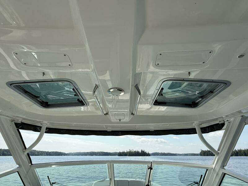 32ft Boston Whaler Yacht For Sale