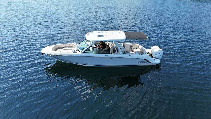 32ft Boston Whaler Yacht For Sale