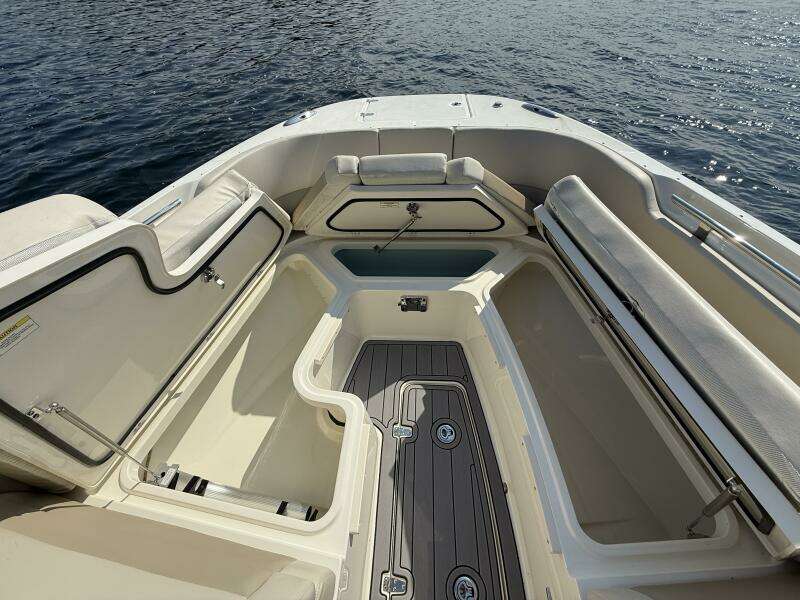 32ft Boston Whaler Yacht For Sale