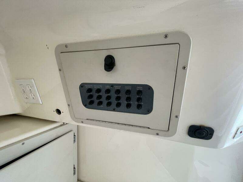 OFFLINE 23ft Polar Yacht For Sale