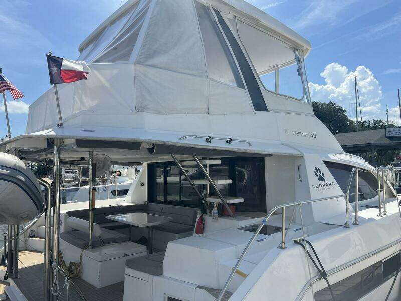 2018 Leopard Power Cat Stern Seating