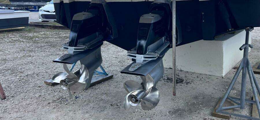 Menina Brasileira 33ft Chaparral Yacht For Sale