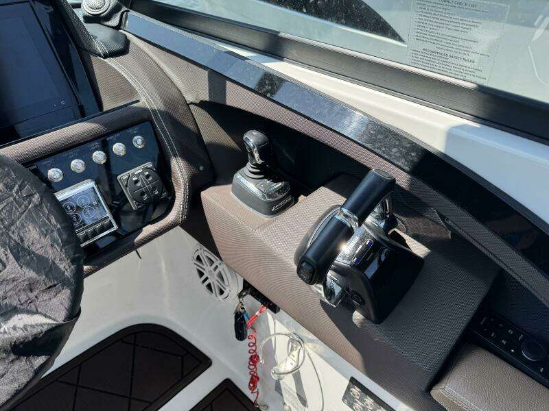 30ft Cobalt Yacht For Sale