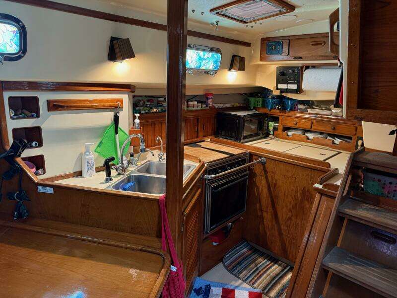 Moonsplash 38ft Island Packet Yacht For Sale