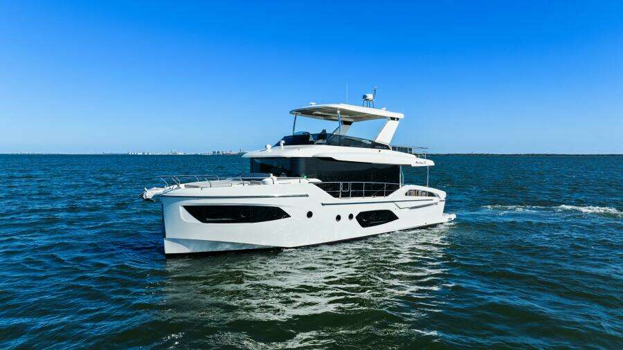 2025 Absolute Navetta 53 - Profile