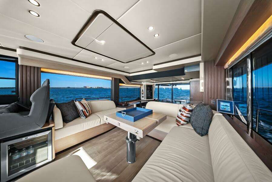 2025 Absolute Navetta 53 - Salon