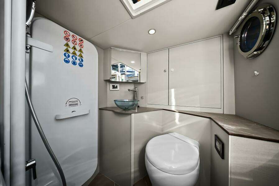 2025 Absolute Navetta 53 - Head