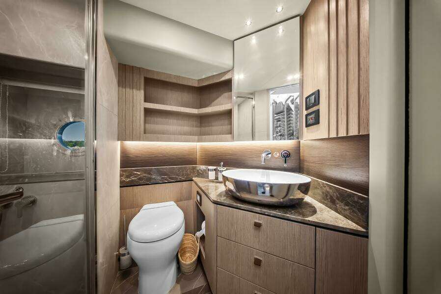  2025 Absolute Navetta 53 - Head