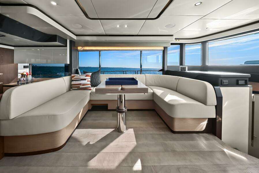 2025 Absolute Navetta 53 - Salon