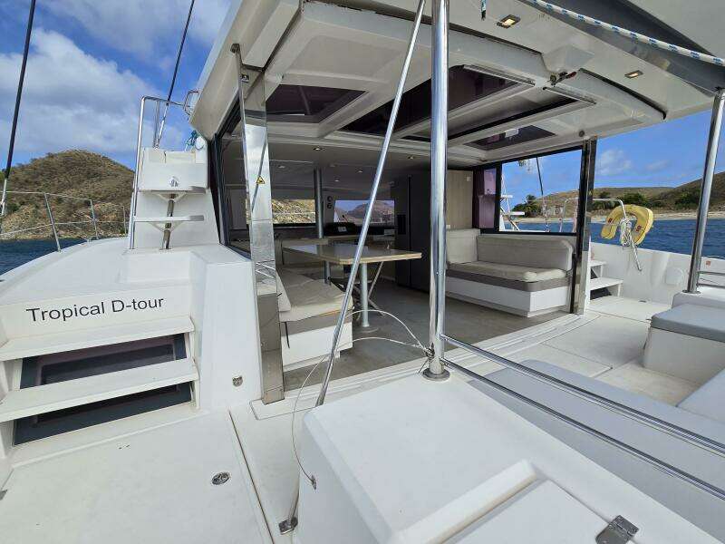 Tropical D Tour 43ft Bali Yacht For Sale