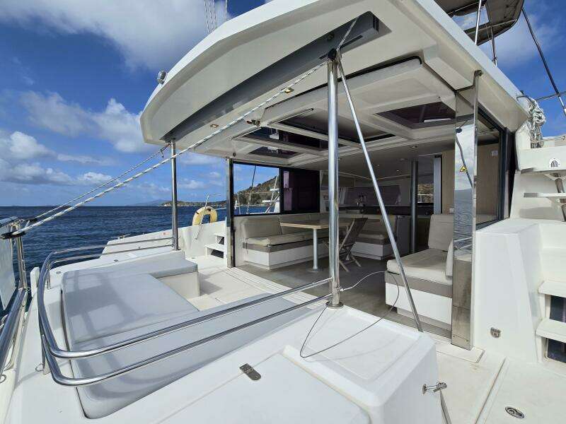 Tropical D Tour 43ft Bali Yacht For Sale