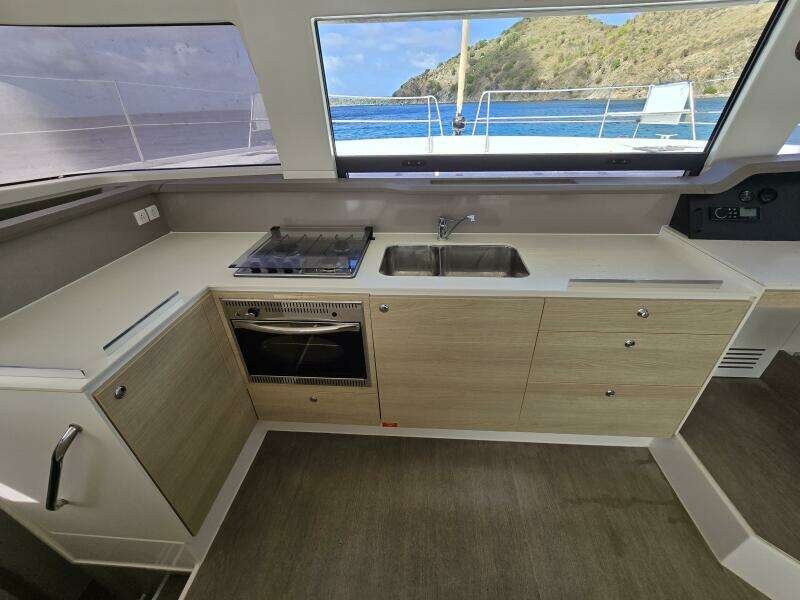 Tropical D Tour 43ft Bali Yacht For Sale