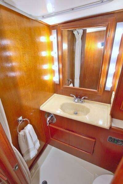 Fishin Post 44ft Post Yacht For Sale