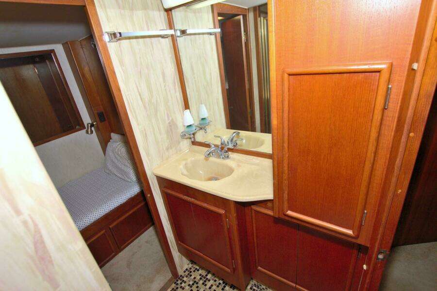 Fishin Post 44ft Post Yacht For Sale