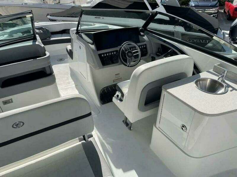 30ft Cobalt Yacht For Sale