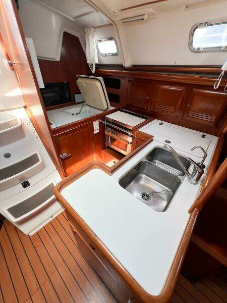 SUZY Q 36ft Beneteau Yacht For Sale