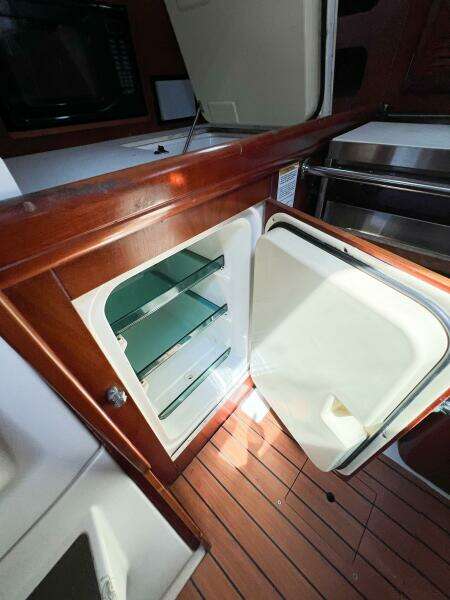 SUZY Q 36ft Beneteau Yacht For Sale