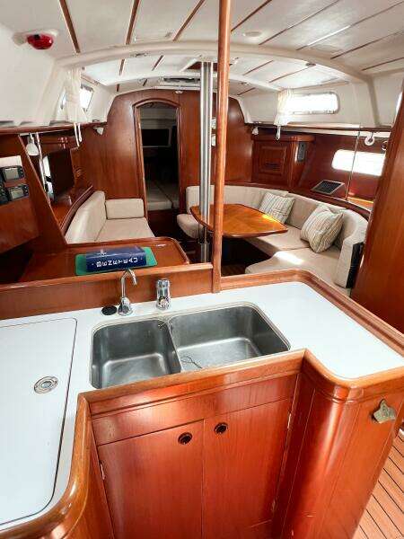 SUZY Q 36ft Beneteau Yacht For Sale