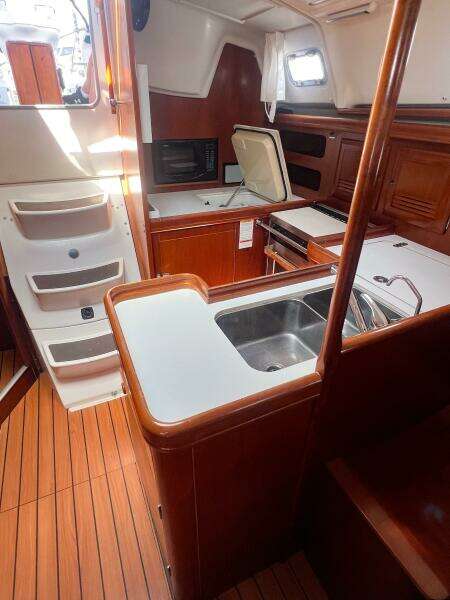 SUZY Q 36ft Beneteau Yacht For Sale
