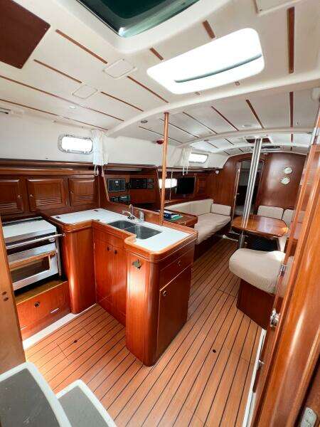 SUZY Q 36ft Beneteau Yacht For Sale