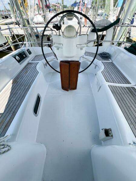 SUZY Q 36ft Beneteau Yacht For Sale